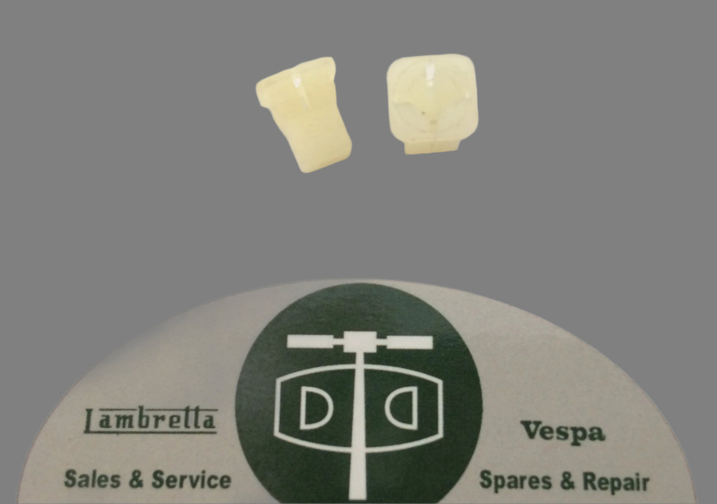 Vespa horn cover fixing "plug" 199190