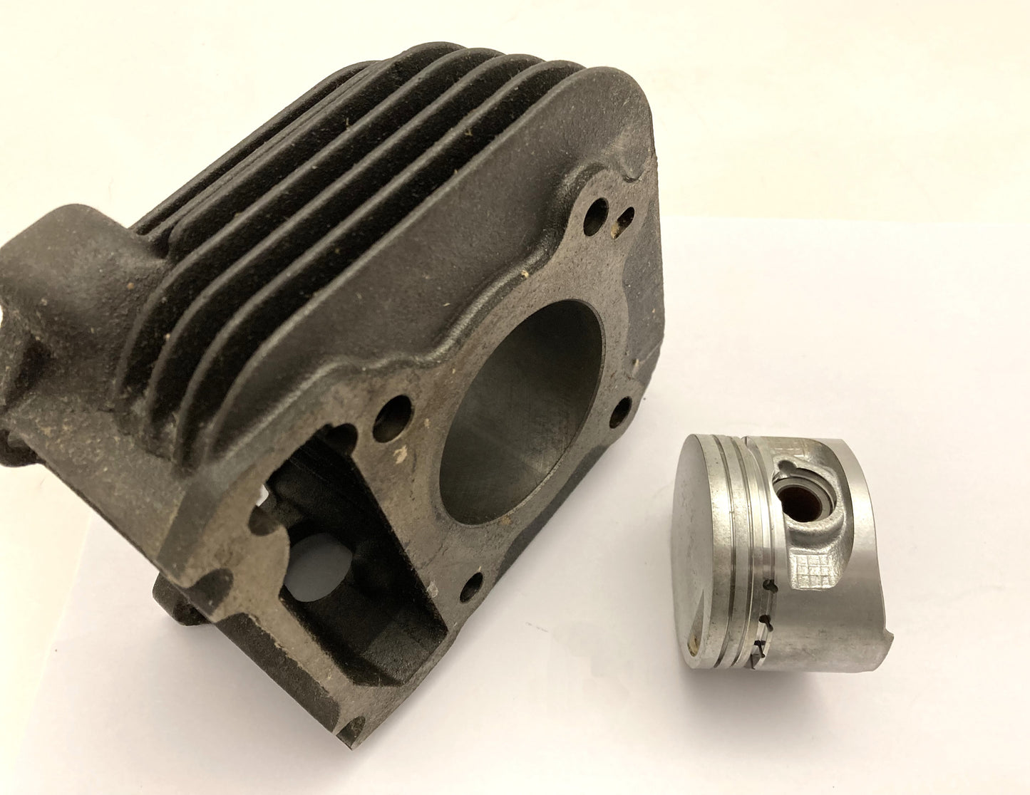 Piaggio "LEADER" 125cc cylinder kit.