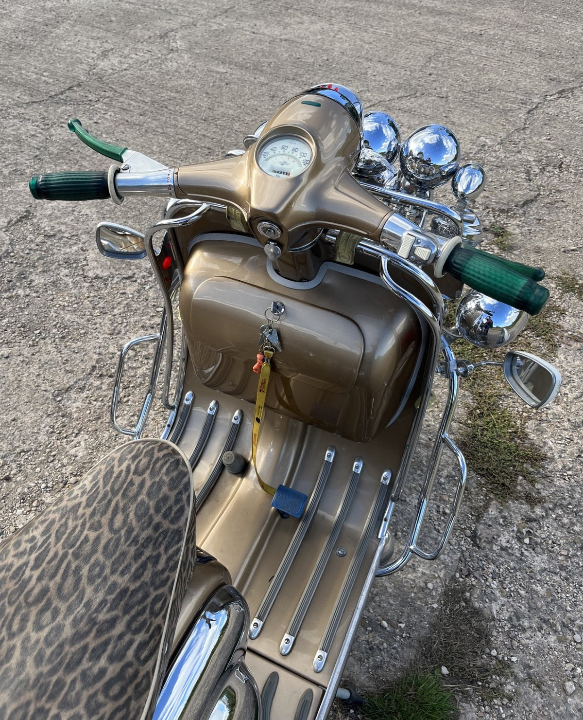 LAMBRETTA TV175 "GOLDIE" MEGA MOD ICON !