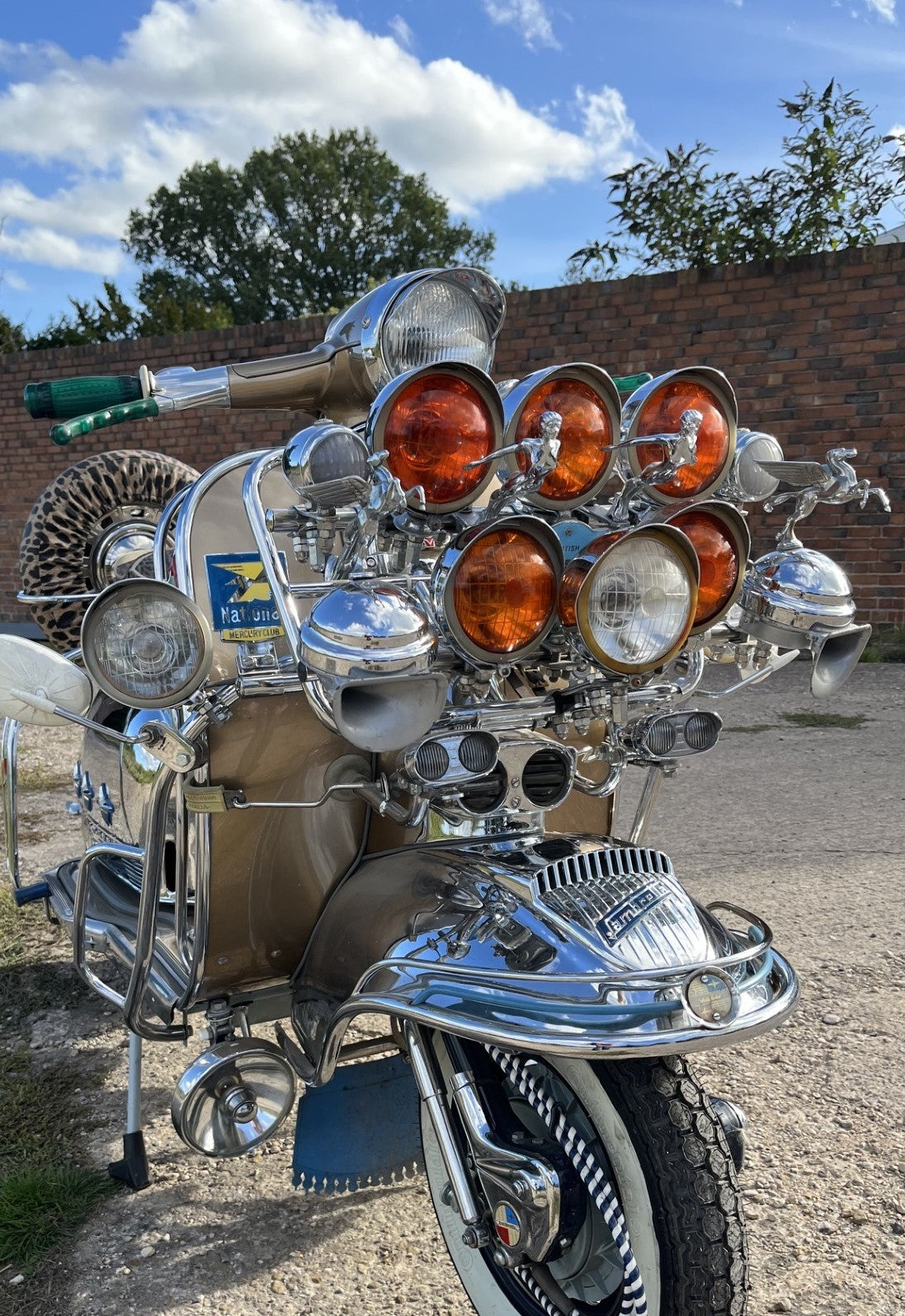 LAMBRETTA TV175 "GOLDIE" MEGA MOD ICON !