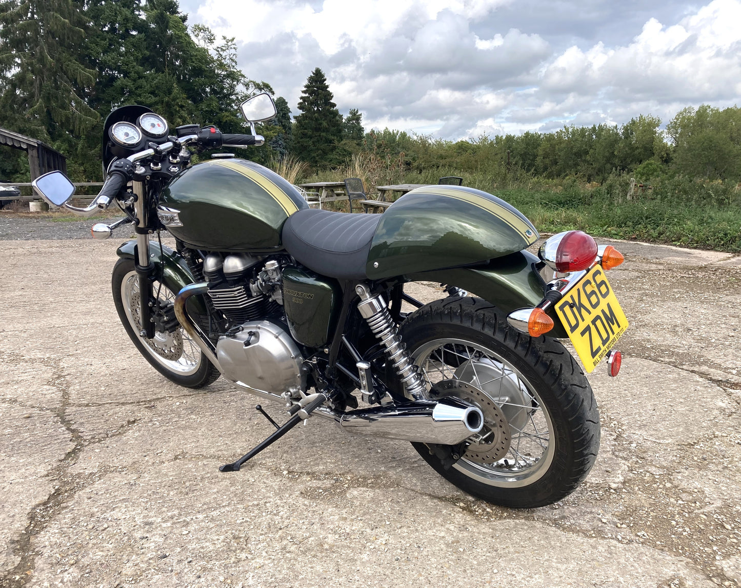 TRIUMPH THRUXTON 900 2016 2 OWNERS 3338 dry miles