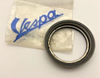 Vespa drive shaft bearing case 47160