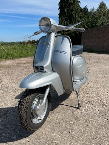 LAMBRETTA Li 150S (Special) 1964 in Silver Restored and never used !