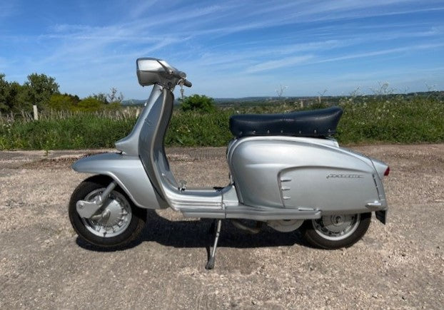 LAMBRETTA Li 150S (Special) 1964 in Silver Restored and never used !
