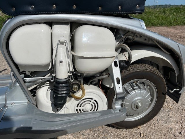 LAMBRETTA Li 150S (Special) 1964 in Silver Restored and never used !