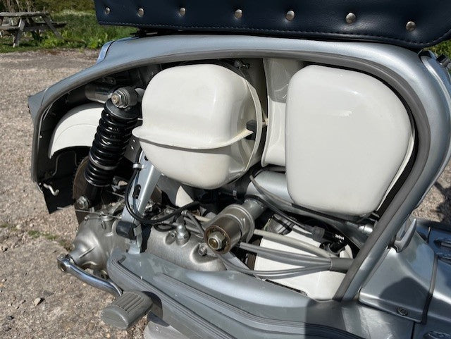 LAMBRETTA Li 150S (Special) 1964 in Silver Restored and never used !